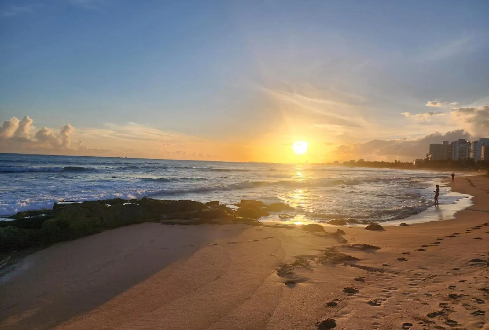 Breathtaking 2-Bedroom Beachside Apartment San Juan