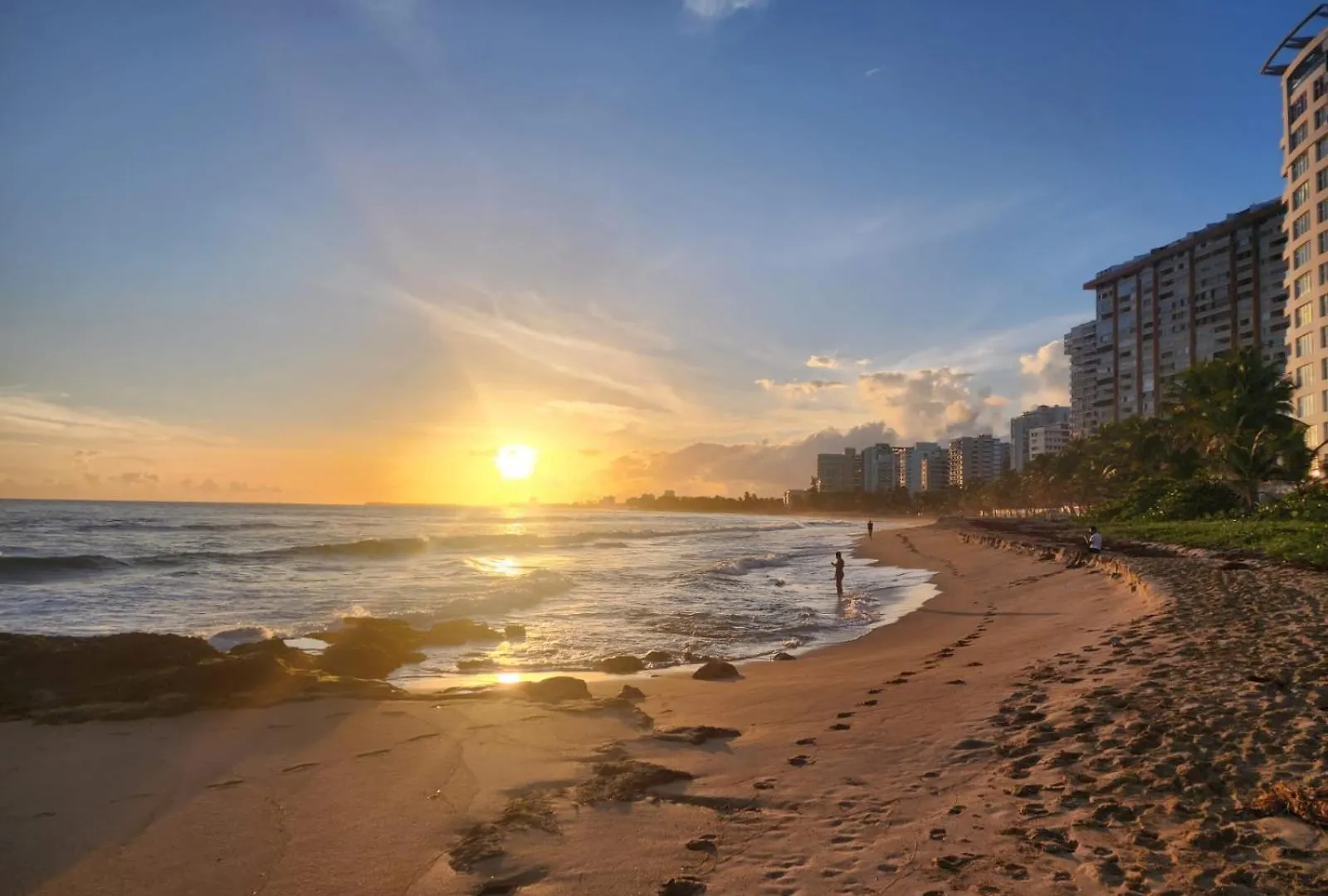 Breathtaking 2-Bedroom Beachside Apartment San Juan