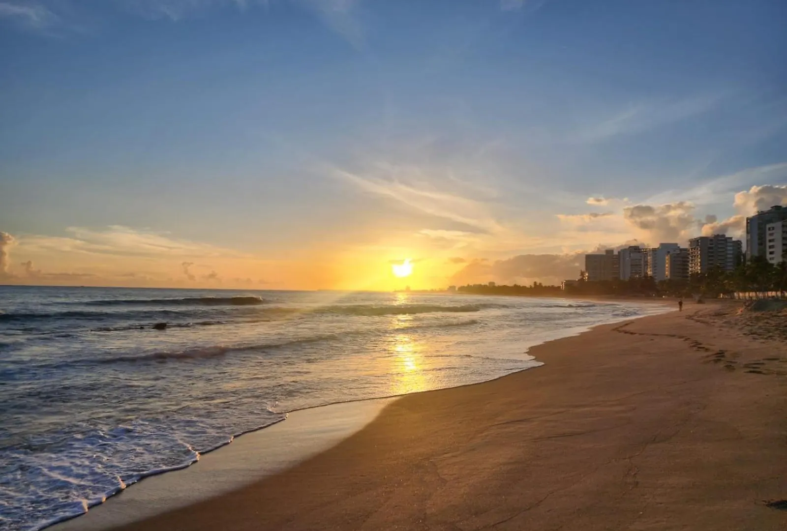 Breathtaking 2-Bedroom Beachside Apartment San Juan